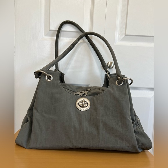 Baggallini Nylon Shoulder Bag Turnlock Stud Details - Picture 3 of 9